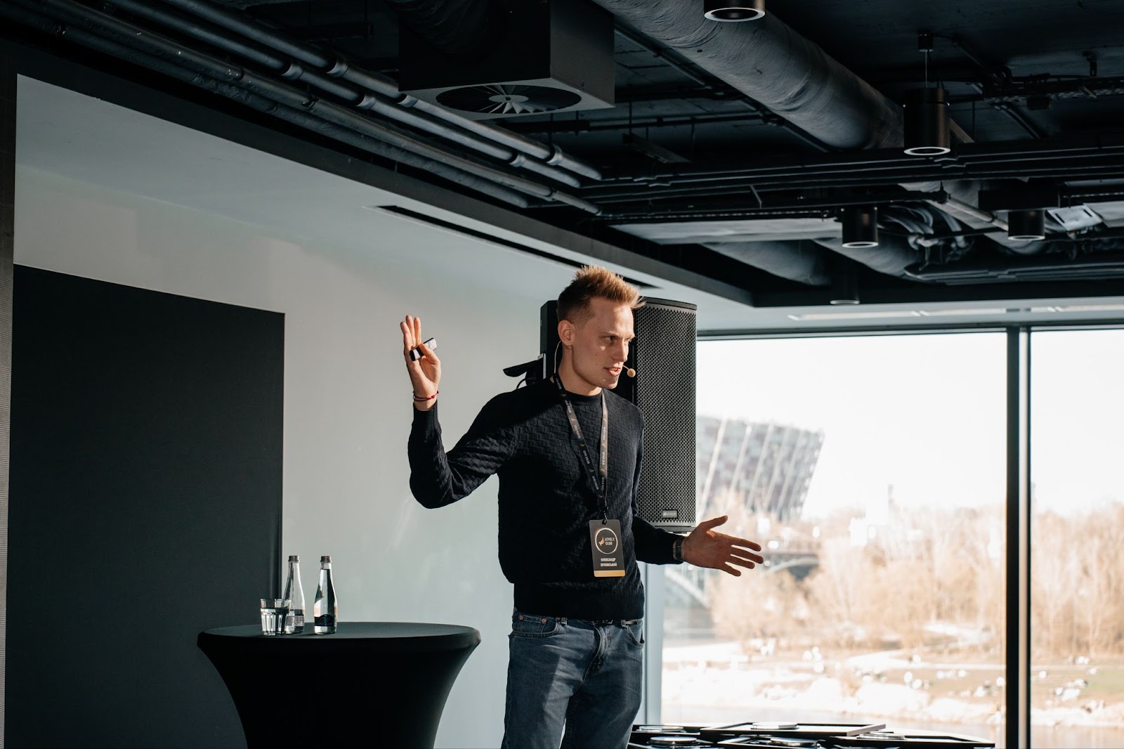 Oleksandr Orlovskyi Speaking to Members of the Financial Freedom Academy