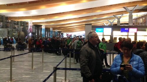 Peoples waiting in line at airport