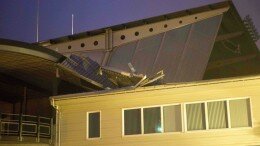 A roof at Color Line Stadium in Ålesund has loosened due to strong winds.