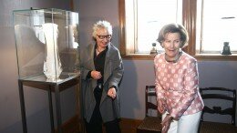 Queen Sonja opened his own glass art collection