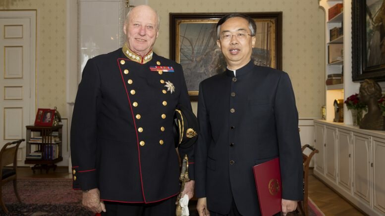 King Harald welcomes China's new Ambassador My Wang
