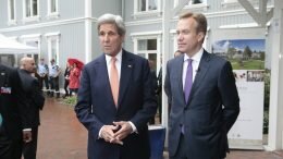 United States's Secretary of State John Kerry, and foreign minister Børge Brende from Norway.