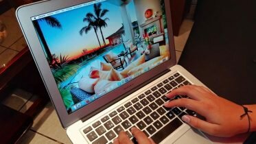 One in three enterprises pay for advertising on the Internet