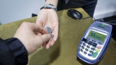 Strong support from the people for keeping cash as a payment method