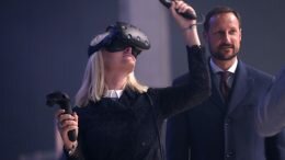 Crown Prince Haakon, Crown Princess Mette-Marit, is under the Oslo Innovation Week (OIW) where they tried VR glasses.