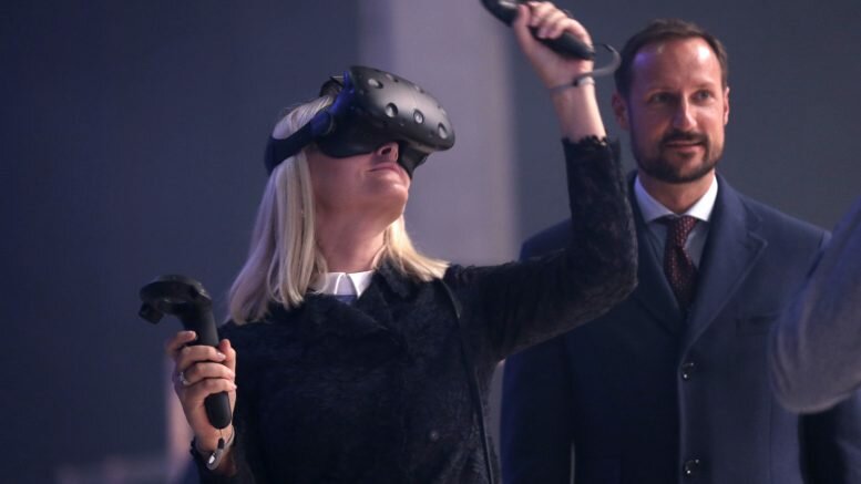 Crown Prince Haakon, Crown Princess Mette-Marit, is under the Oslo Innovation Week (OIW) where they tried VR glasses.