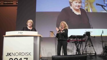 Standing ovation when Solberg was guest at JesusKvinner (JesusWomen)