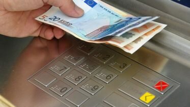 Avoid withdrawing cash before traveling abroad