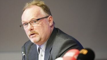 The government tightens requirements for family reunification