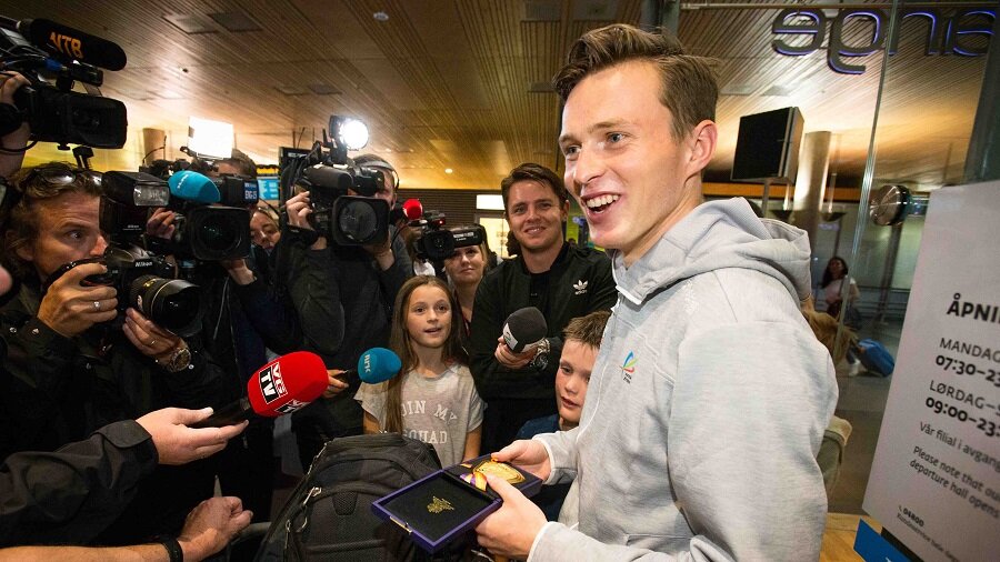 Warholm receives hero’s welcome at Gardermoen