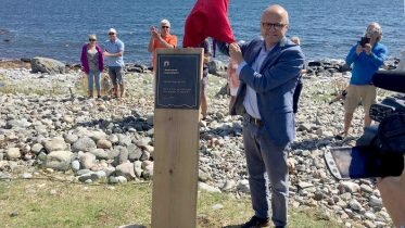 Highly satisfied climate minister opens two new national parks