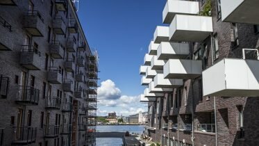 Reduces forecasts regarding housing shortage