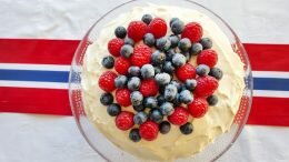 May 17th cake with the Norwegian flag, blueberries and raspberries.