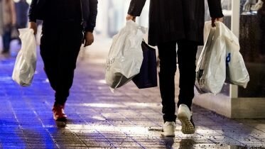 The trading industry introduces environmental tax on plastic bags