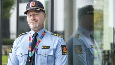 Bård Stensli receives prize for fight for gay rights in the police