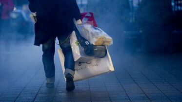 Norwegians buy most goods and services in Europe