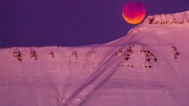 Rare moon phenomenon – blue super moon turns red