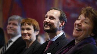 ‘Picking up garbage works,’ says Haakon