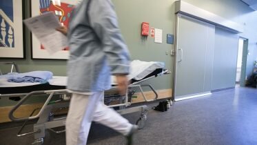 Twelve infected with unknown stomach virus at a hospital in Tromsø