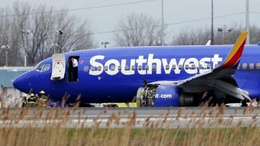 USA: Jet Engine Explosion Kills One