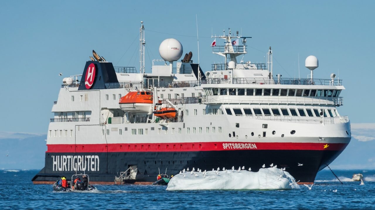 Ap reacts to Hurtigruten sailing to Svalbard