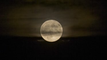 The ISS station passes in front of the moon in May