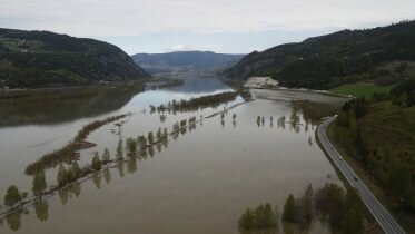 Closes Mjøsa and Glomma in order to stop flood waters