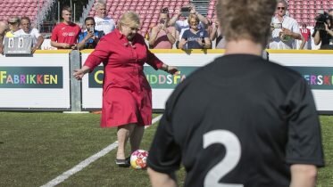 Erna Solberg visited NM in street football