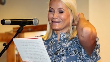 Mette-Marit took the ‘book train’ to Kristiansand – read humorously one of her own works