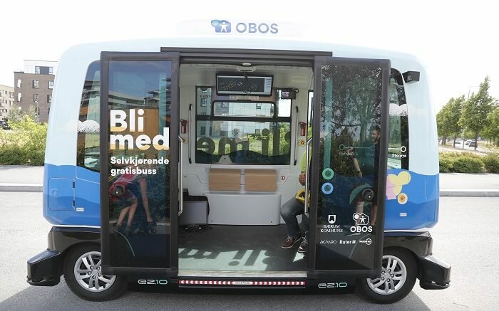 Self-driven bus