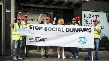 Dutch oil rig workers demonstrate in Oslo