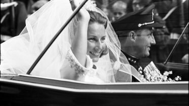The royal couple will greet the people on their wedding anniversary