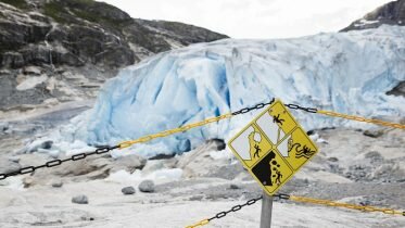 The authorities put security guards at Nigardsbreen after death