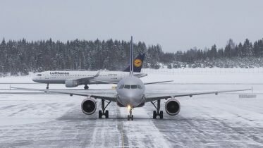 Oslo airport tests self-propelled snow plowers