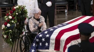 Americans say farewell to John McCain