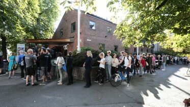 Long queues of Swedish voters in Oslo
