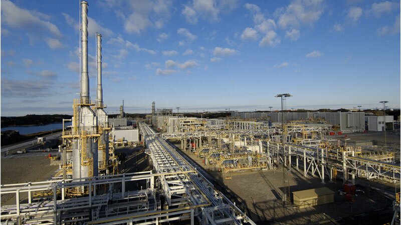 Oilfields shut down after frigate accident