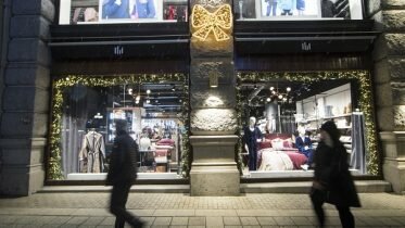 Four out of ten feel pressure to purchases during Christmas