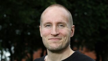 Giæver with web series from space