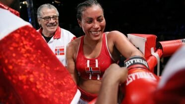 Brækhus beats Magdziak-Lopes and keeps world title belt