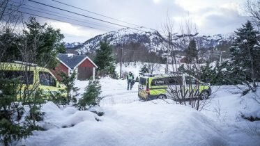 Woman pinned under roof died in Sunnmøre