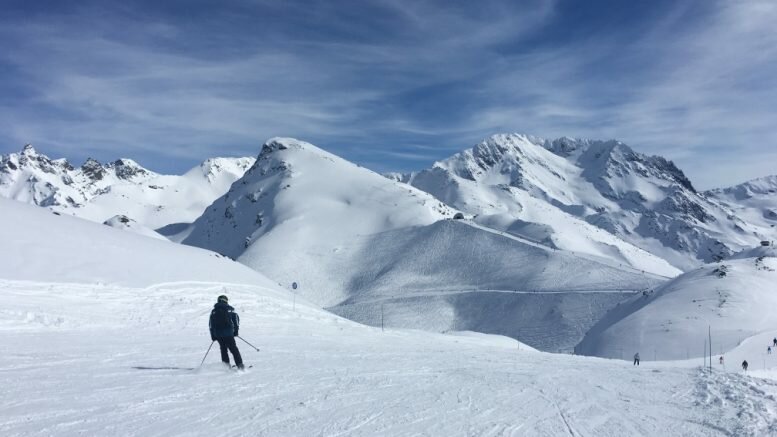 Avalanche Smartness Mountain ski hike top tour