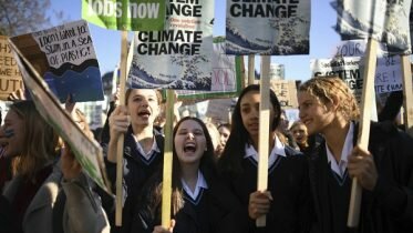 Tens of thousands of students demonstrate for climate measures
