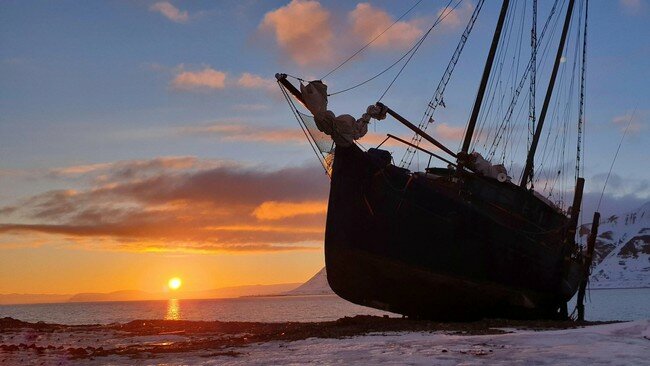 Svalbard midnight sun weather