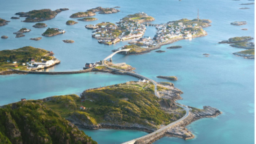 Scenic Hike & Fishing Village Tour to Henningsvær