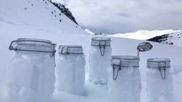 Large amounts of microplastics found in the snow in the Arctic