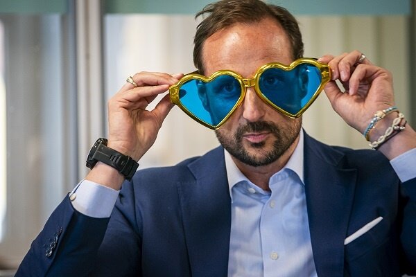 The Crown Prince opened a youth offering with bingo and love glasses