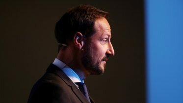 Crown Prince Haakon thanks hospital staff