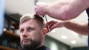The Minister of Health got a new haircut at the reopened hairdresser