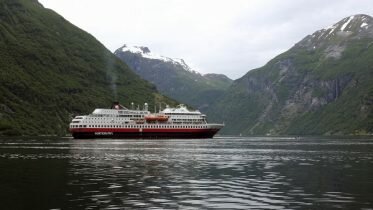 Hurtigruten will employ up to 300 Norwegian seafarers